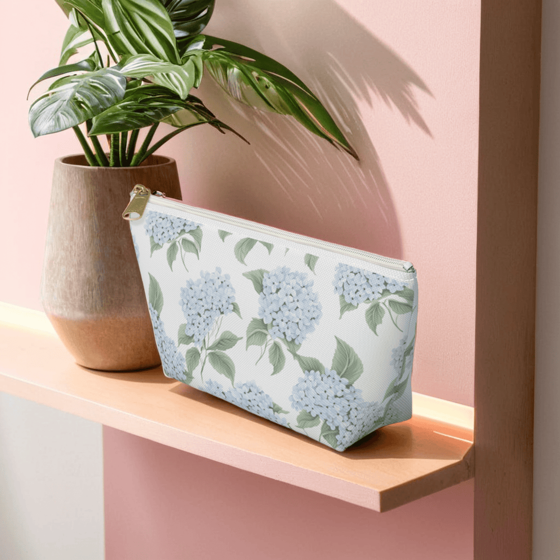 Where to Buy a Makeup Bag Pouch That’s Stylish and Practical